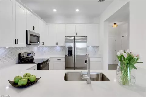 2885 Citrus St, Naples, FL 34120