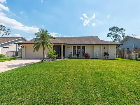 220 Kirtland Dr, Naples, FL 34110