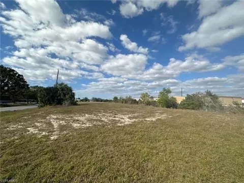 1047-1051 SE 10th St, Cape Coral, FL 33990