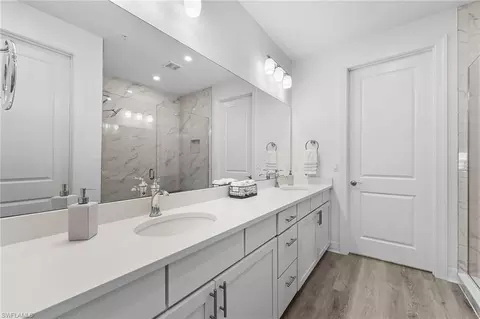Bath - 195 Indies Dr E #202, Naples, FL 34114 photo 1 of 3