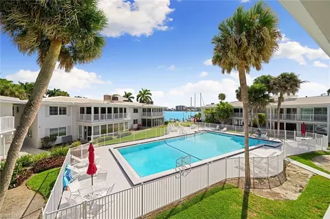 380 Harbour Dr #380, Naples, FL 34103