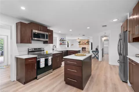 Kitchen - 237 Burning Tree Dr, Naples, FL 34105 photo 2 of 3