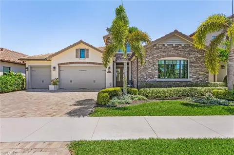 9348 Glenforest Dr, Naples, FL 34120