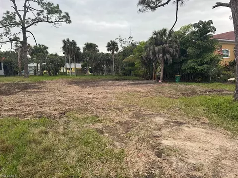 1942 Danford St, Naples, FL 34112