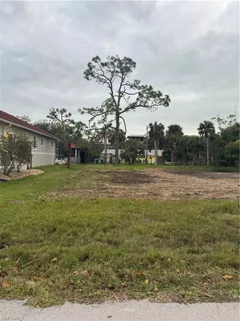 Nnn Danford St, Naples, FL 34112