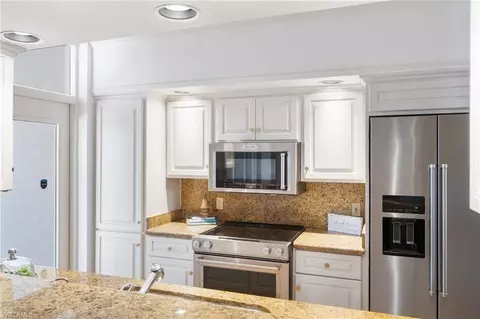 Kitchen - 4868 W Boulevard Ct, Naples, FL 34103 photo 2 of 5