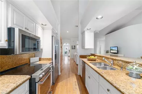 Kitchen - 4868 W Boulevard Ct, Naples, FL 34103 photo 4 of 5