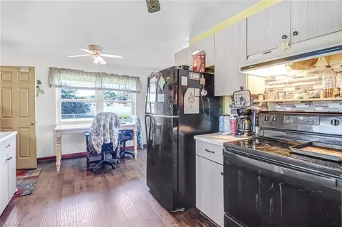 Kitchen - 2079 45th Ter SW, Naples, FL 34116 photo 2 of 3
