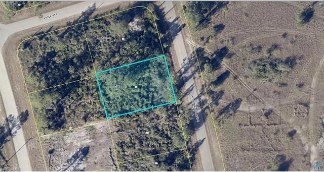542 Cottonwood Ave S, Lehigh Acres, FL 33974