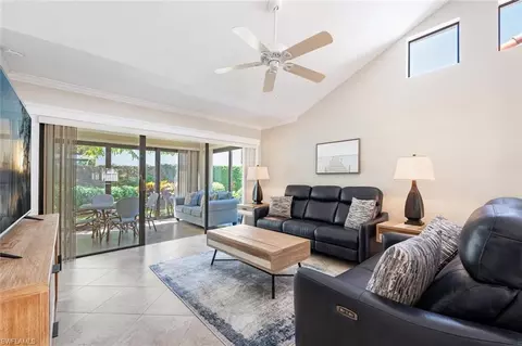 551 Beachwalk Cir #85-0, Naples, FL 34108