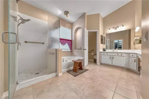 Bath - 2184 Rusty Fig Ct, Naples, FL 34120 photo 1 of 4