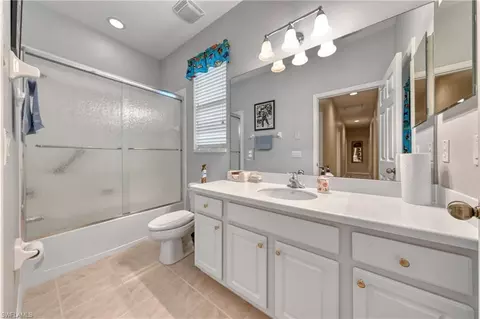 Bath - 2184 Rusty Fig Ct, Naples, FL 34120 photo 3 of 4