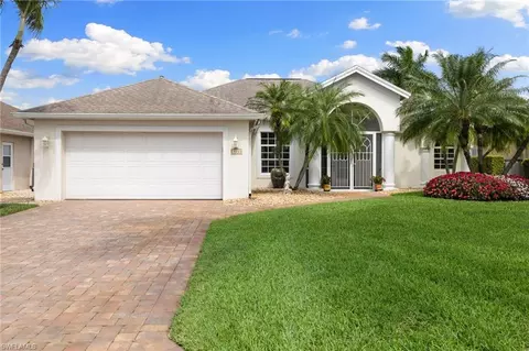 914 Marble Dr, Naples, FL 34104