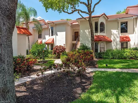 611 Serendipity Dr #611, Naples, FL 34108
