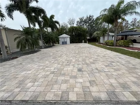 5820 Maplewood Ct, Fort Myers, FL 33905