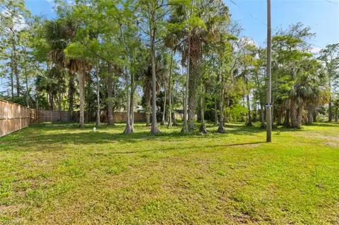2274 Della Dr, Naples, FL 34117
