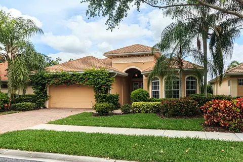 6762 Bent Grass Dr, Naples, FL 34113