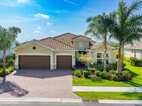 2374 Orchard St, Naples, FL 34120