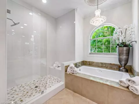 Bath - 207 Colonade Cir #1704, Naples, FL 34103 photo 2 of 4