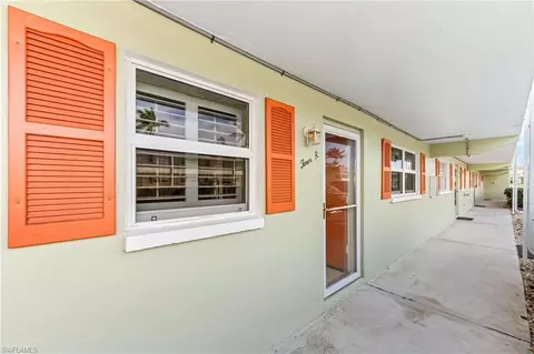 200 Valley Stream Dr #C4, Naples, FL 34113