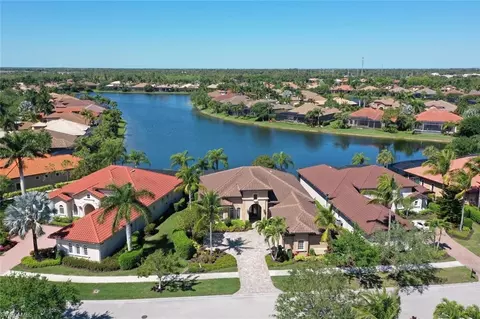 8953 Shenendoah Cir, Naples, FL 34113