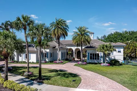 6189 Freemont Dr, Naples, FL 34119
