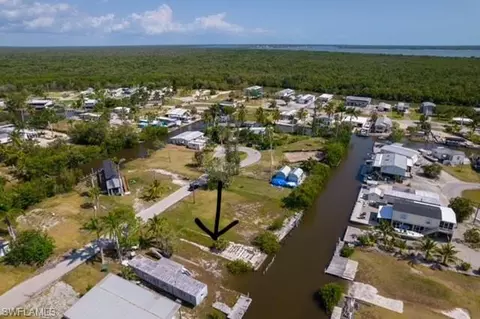 122 Cardinal Ct, Everglades City, FL 34139