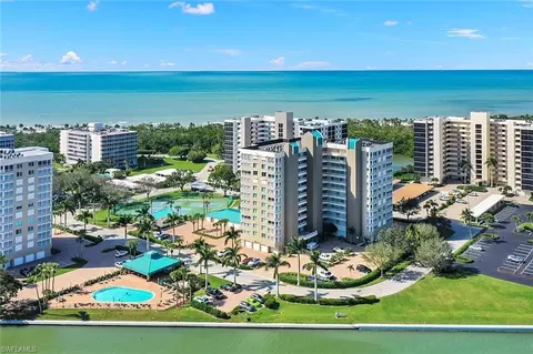 21 Bluebill Ave #B-906, Naples, FL 34108