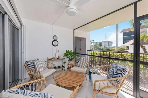 2900 Gulf Shore Blvd N #102, Naples, FL 34103