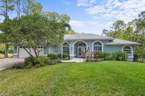 6141 Bur Oaks Ln, Naples, FL 34119