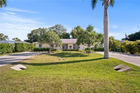 788 102nd Ave N, Naples, FL 34108
