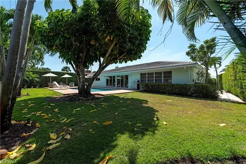 112 Cypress Point Dr, Naples, FL 34105 photo 3