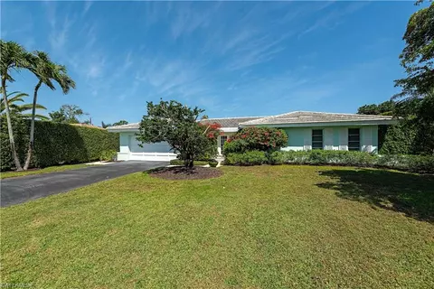 112 Cypress Point Dr, Naples, FL 34105 photo 2