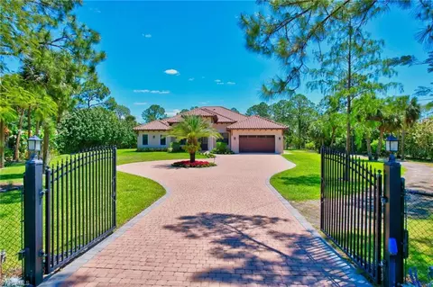 582 15th St SW, Naples, FL 34117