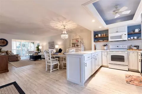 5 High Point Cir W #305, Naples, FL 34103