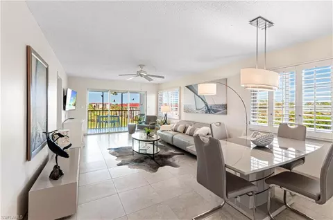 21 High Point Cir E #410, Naples, FL 34103