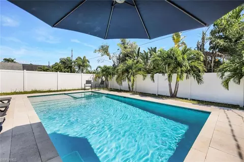 560 99th Ave N, Naples, FL 34108
