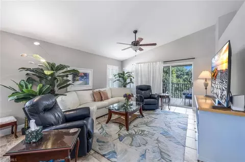 1000 Mainsail Dr #122, Naples, FL 34114