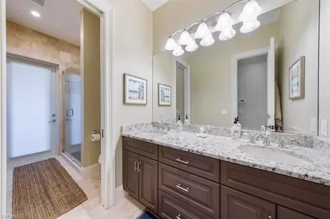 Bath - 655 17th Ave S, Naples, FL 34102 photo 3 of 4