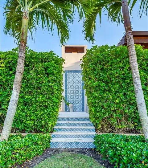 Exterior - 655 17th Ave S, Naples, FL 34102 photo 10 of 12