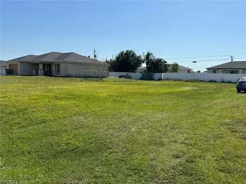 1420 NE 2nd Pl, Cape Coral, FL 33909