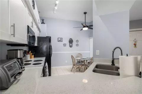 Kitchen - 1012 Mainsail Dr #322, Naples, FL 34114 photo 2 of 5