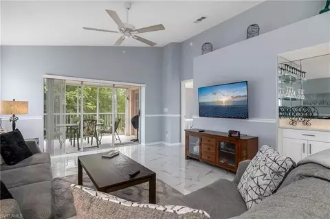 1012 Mainsail Dr #322, Naples, FL 34114