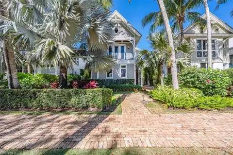 52 6th St S, Naples, FL 34102
