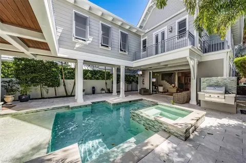 52 6th St S, Naples, FL 34102 photo 4