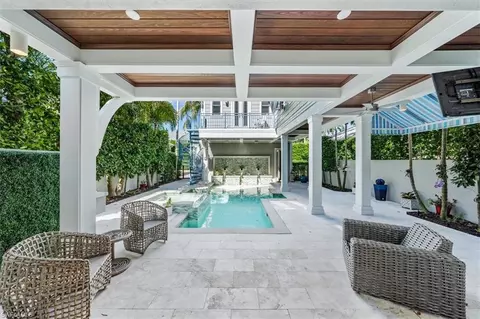 52 6th St S, Naples, FL 34102 photo 2