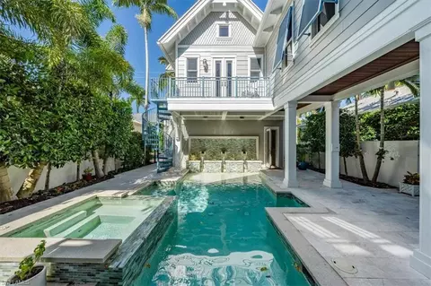 52 6th St S, Naples, FL 34102 photo 3