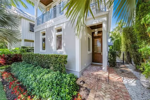 52 6th St S, Naples, FL 34102 photo 6