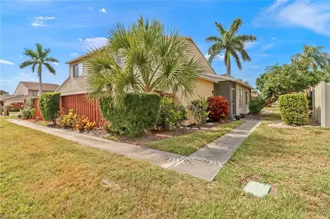 5274 Cedarbend Dr #4, Fort Myers, FL 33919