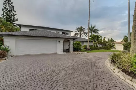 585 108th Ave N, Naples, FL 34108
